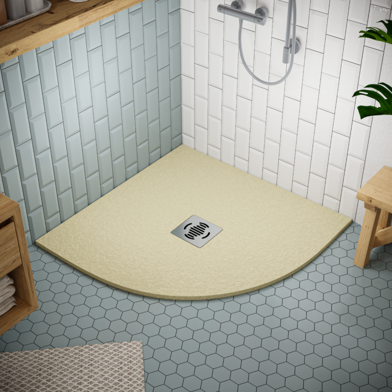 Plato de ducha de resina semicircular Duero en color crema instalado en un cuarto de baño
